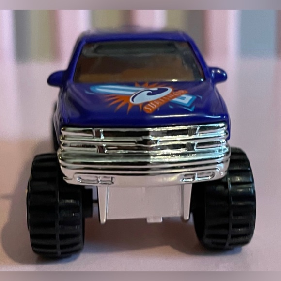Matchbox 1999 CHEVROLET SILVERADO 4X4 "Surf Shop" - Picture 3 of 8
